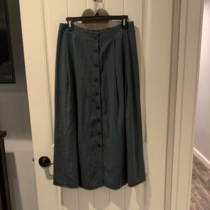 VETTA Dark Green Button-Front Midi Skirt